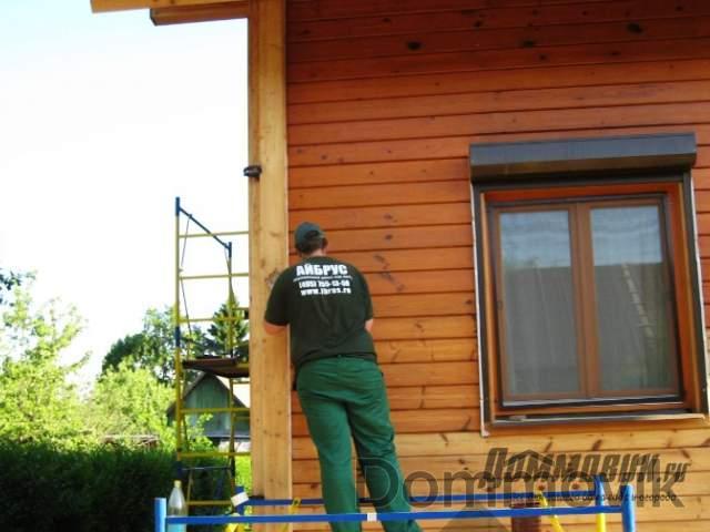 Покраска деревянного дома