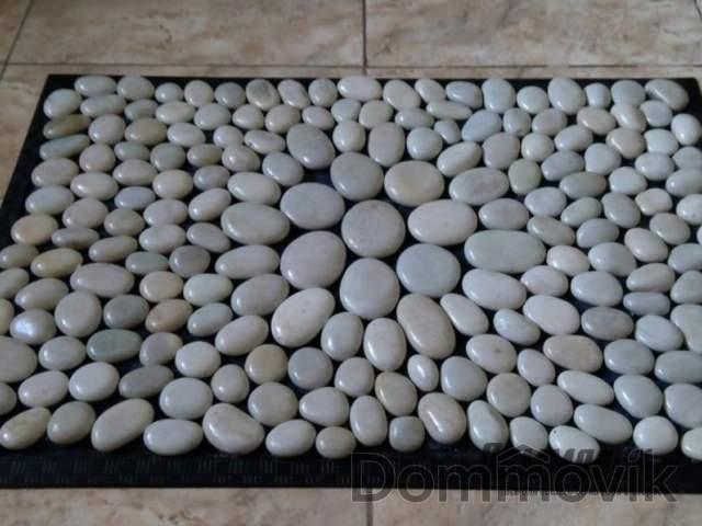 Коврик из гальки